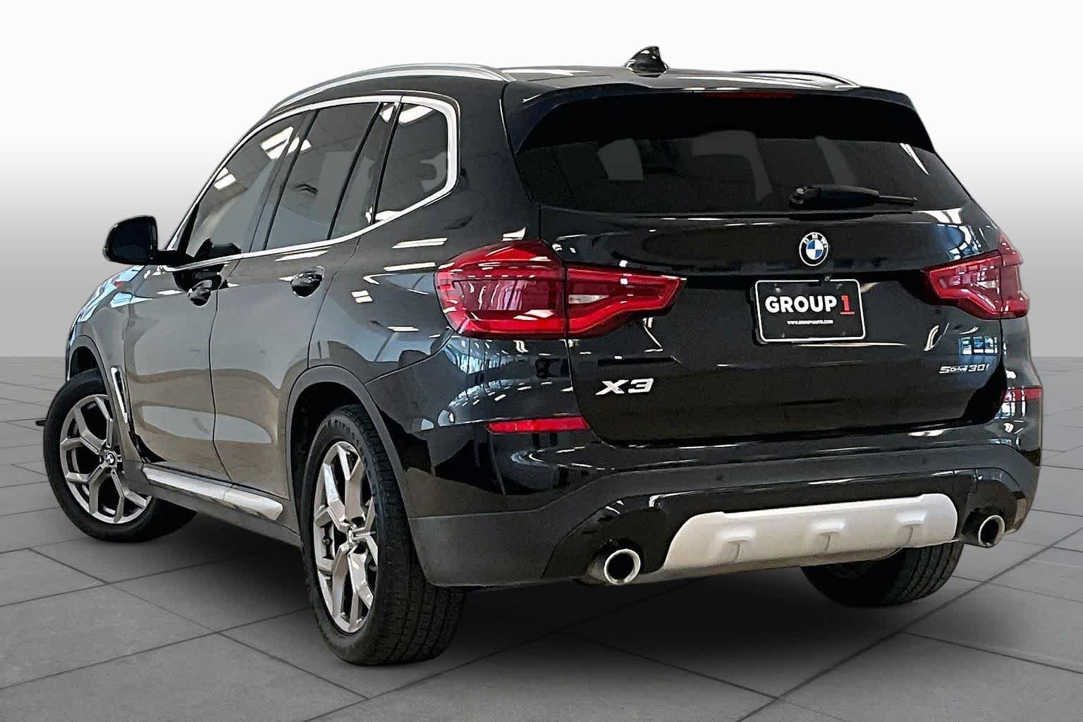 Used 2020 Black Sapphire Metallic BMW sDrive30i image 11
