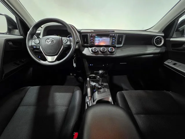 Used 2017 Silver Toyota LE image 14