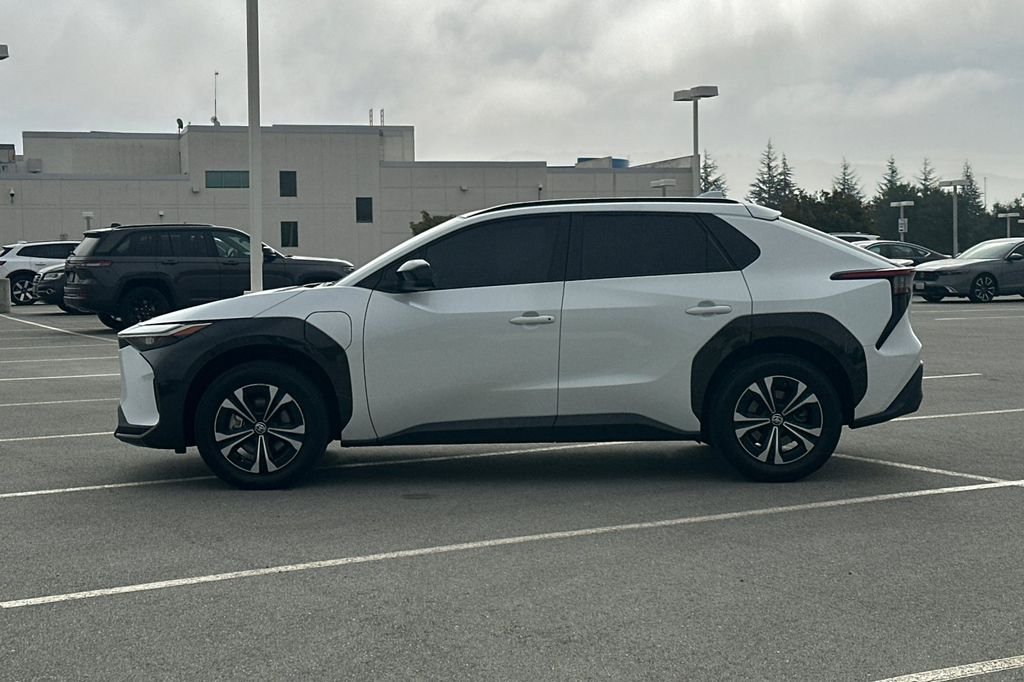 Used 2023 Beige Toyota XLE image 7