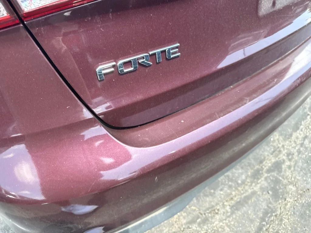 Used 2018 Red Kia LX image 18