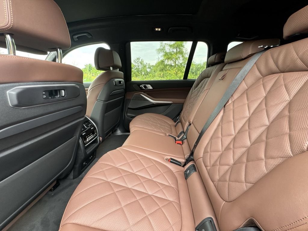 New 2027 Mineral White Metallic BMW xDrive40i image 25