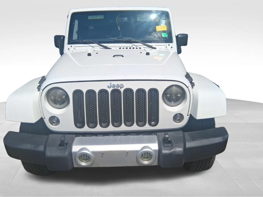 Used 2015 White Jeep Unlimited Sahara image 2