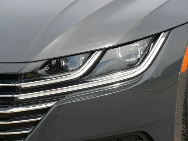 Used 2019 Gray Volkswagen 2.0T SEL image 10