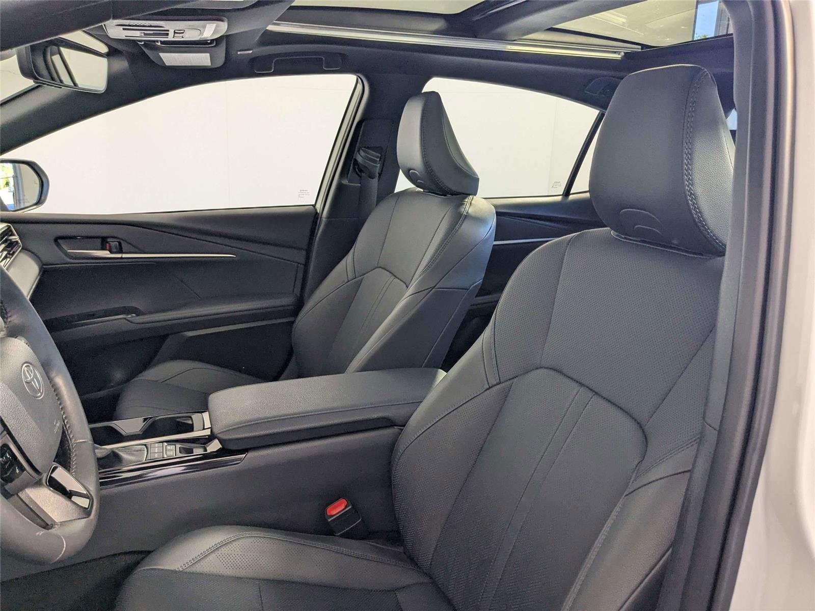 2025 Toyota Camry XSE - Photo 14