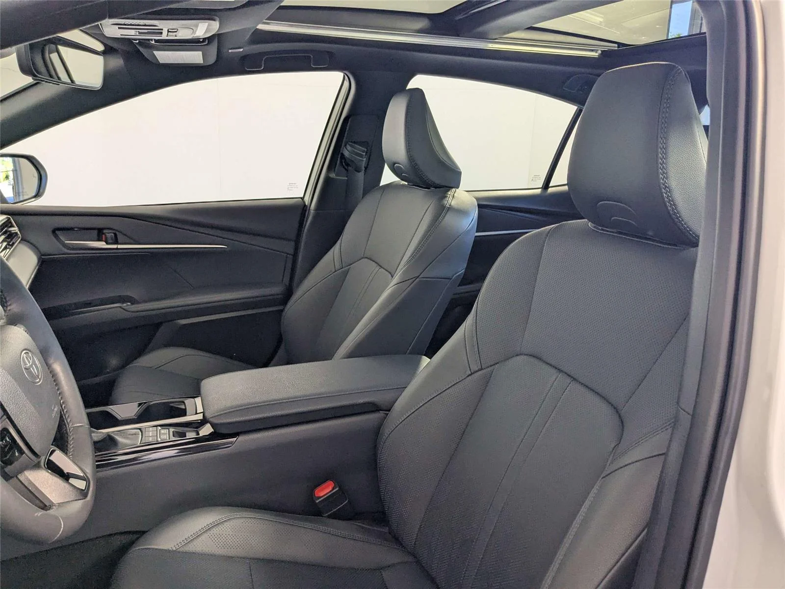 2025 Toyota Camry XSE - Photo 14