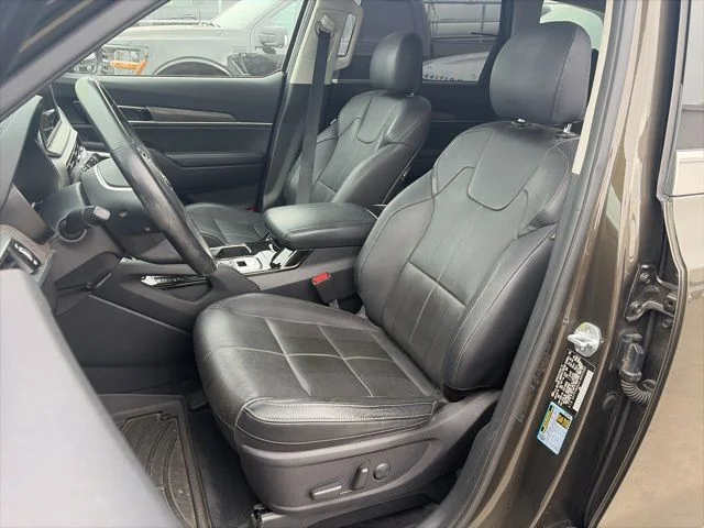 Used 2020 Green Kia EX image 14