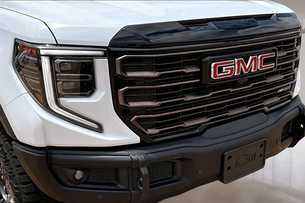 Used 2024 White GMC AT4X image 31