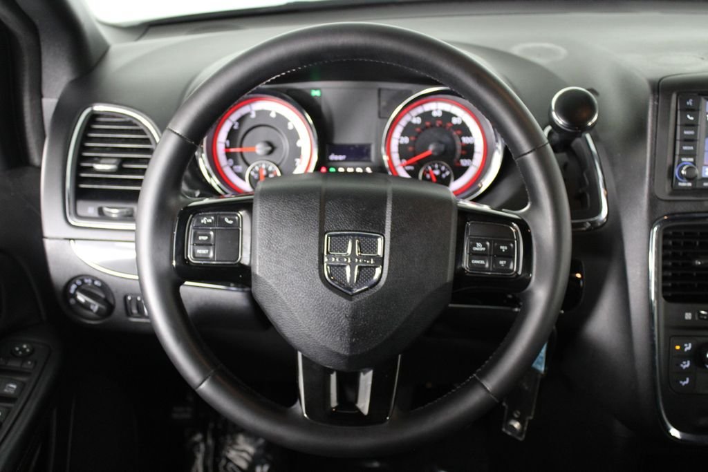 Used 2020 Gray Dodge SE Plus image 9