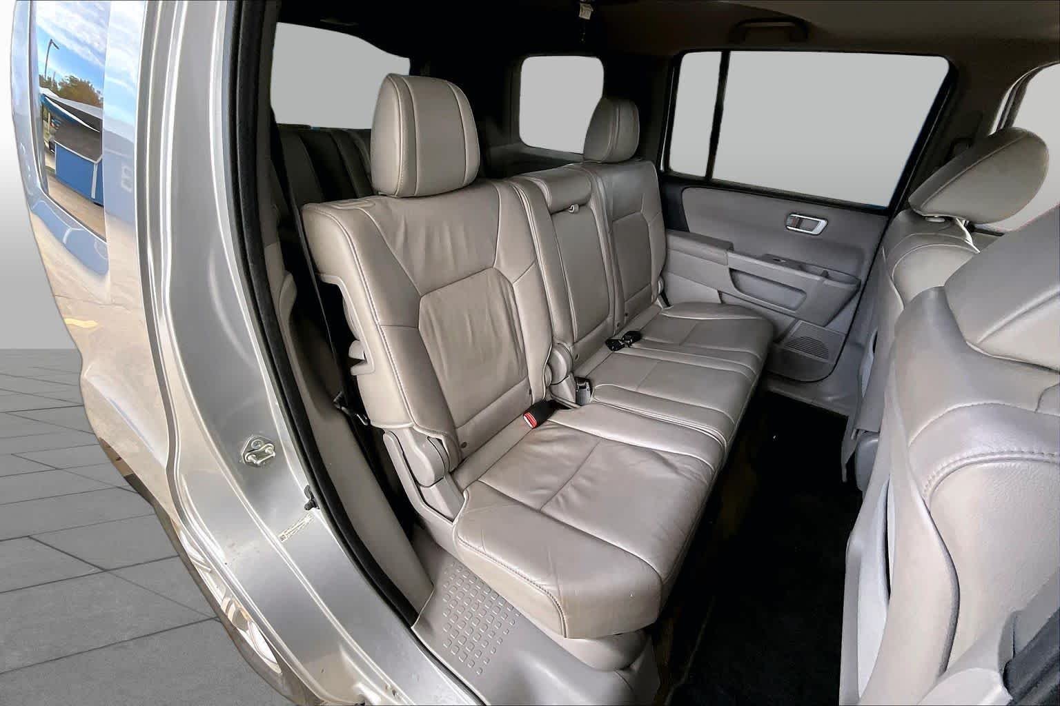 Used 2014 Alabaster Silver Metallic Honda EX-L image 20