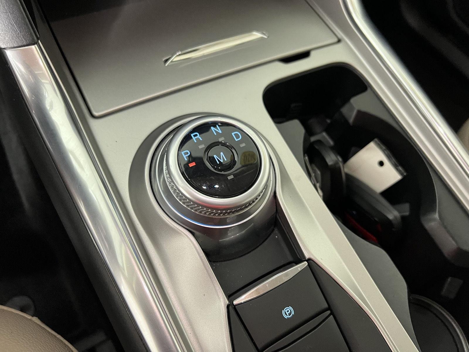 Used 2020 Star White Metallic Tri-Coat Ford Limited image 22