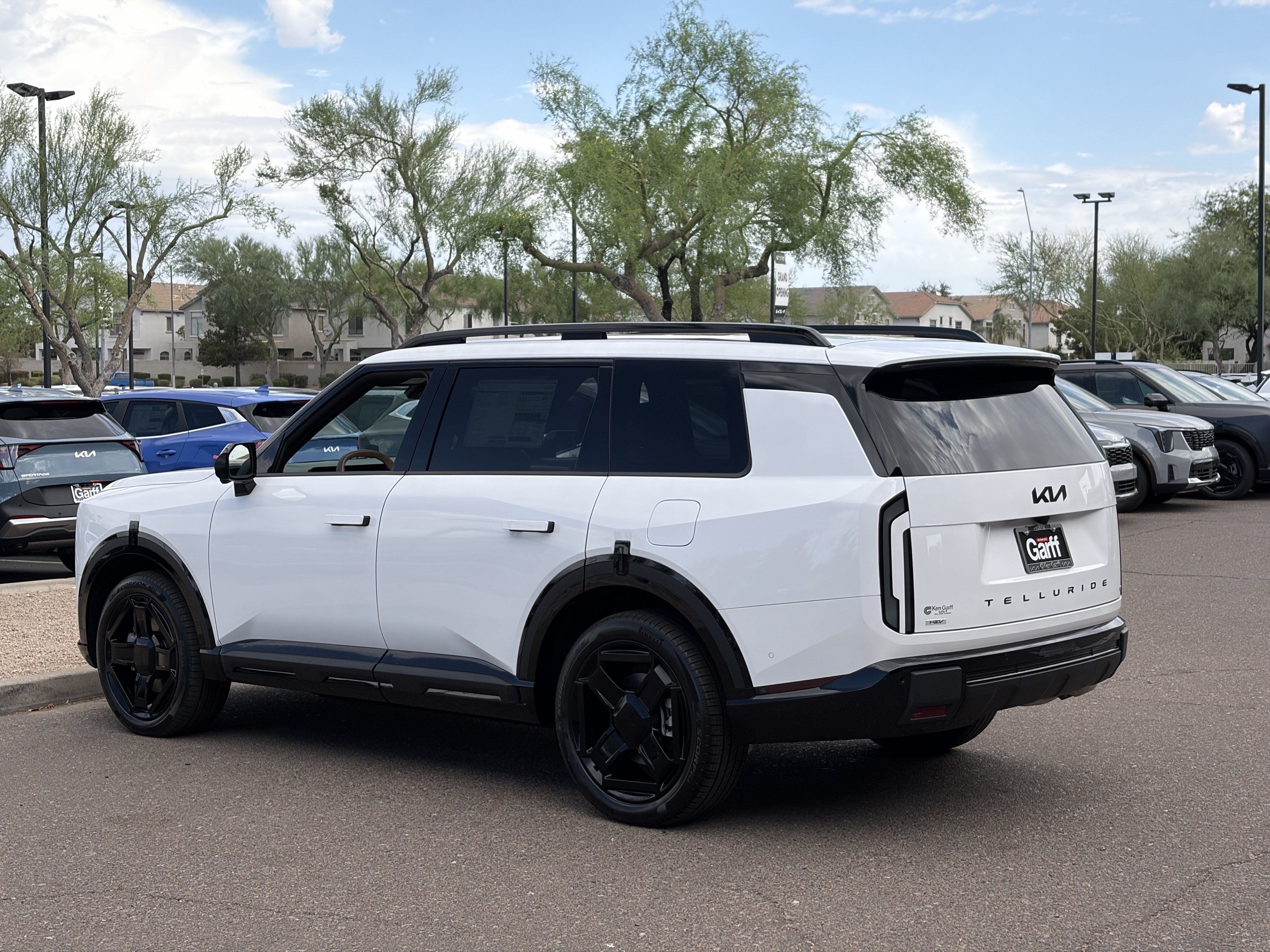 New 2027 Glacial White Pearl Kia X-LINE SX image 3