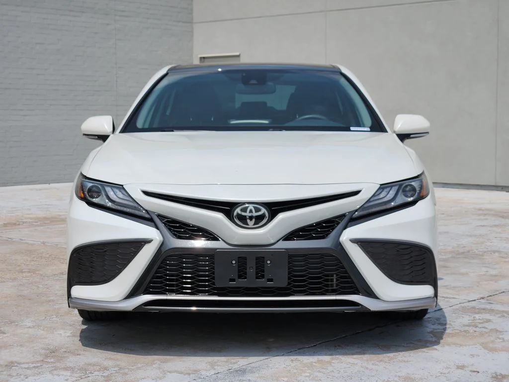 Used 2022 Wind Chill Pearl Toyota XSE image 3