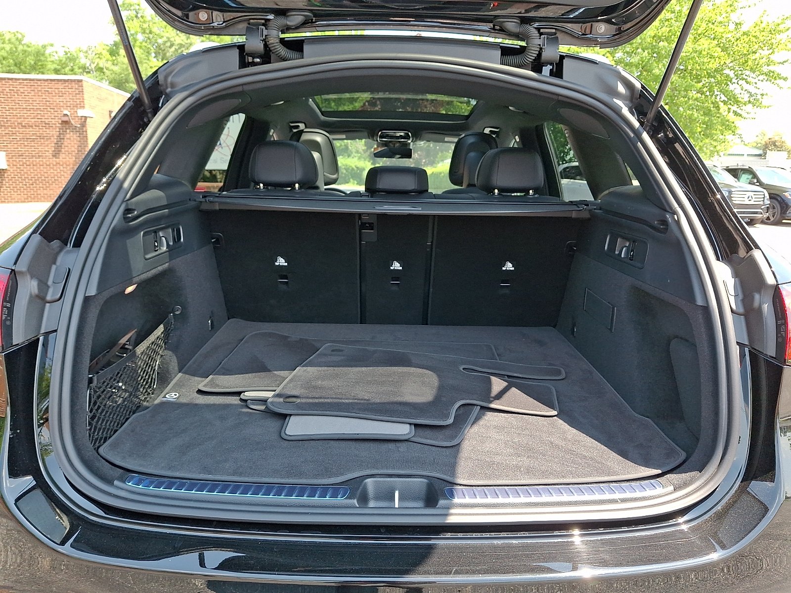 New 2025 Black Mercedes-Benz GLC 300 image 27