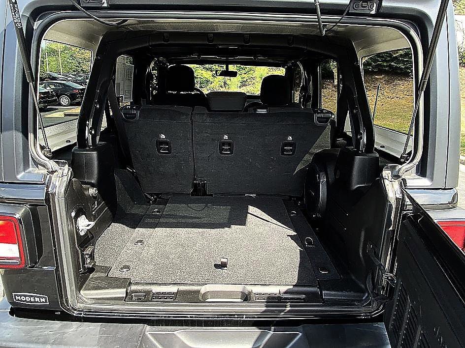 Used 2022 Black Clearcoat Jeep Unlimited Sahara image 20