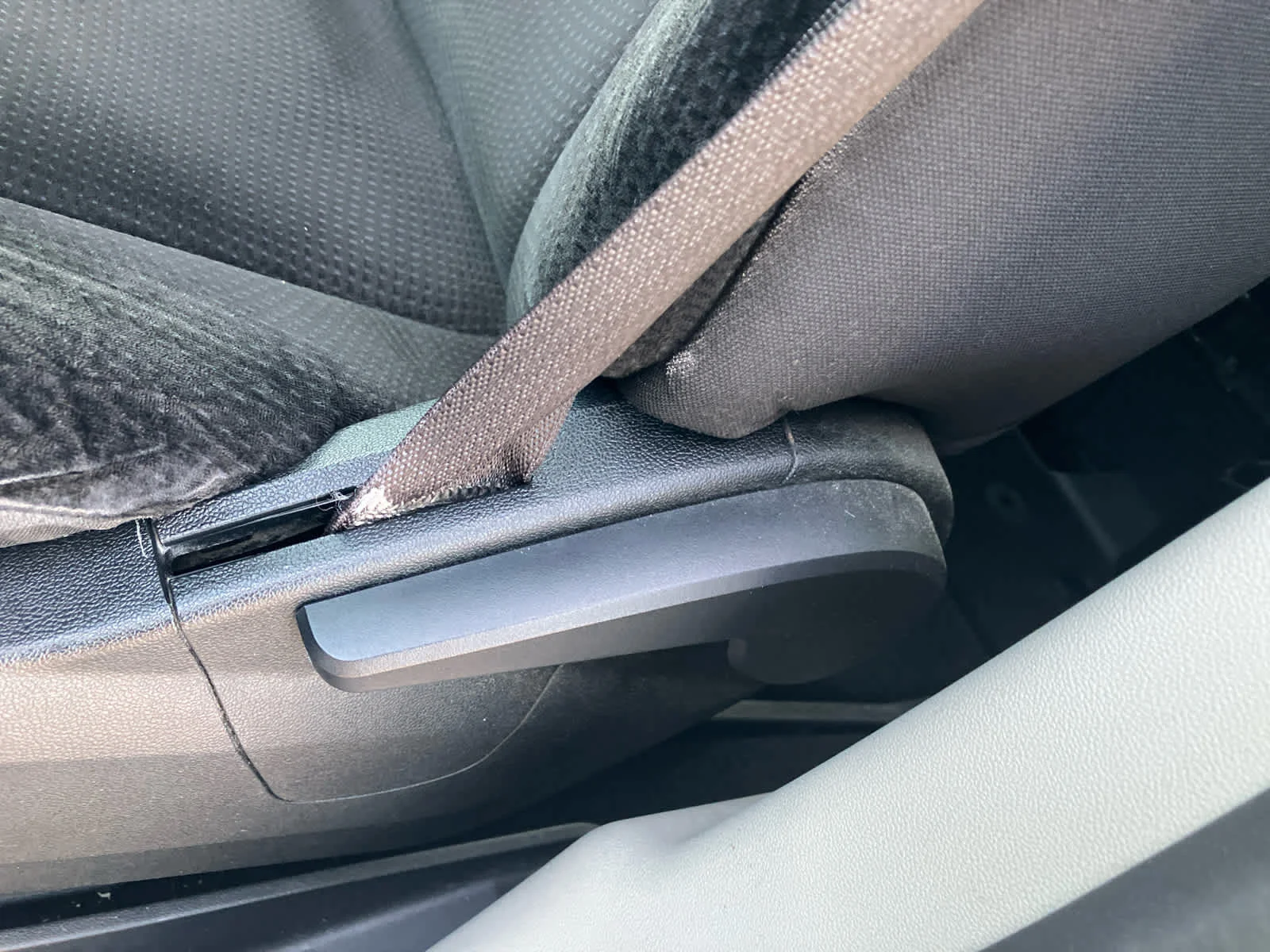 Used 2019 Granite Pearlcoat Dodge SE image 11