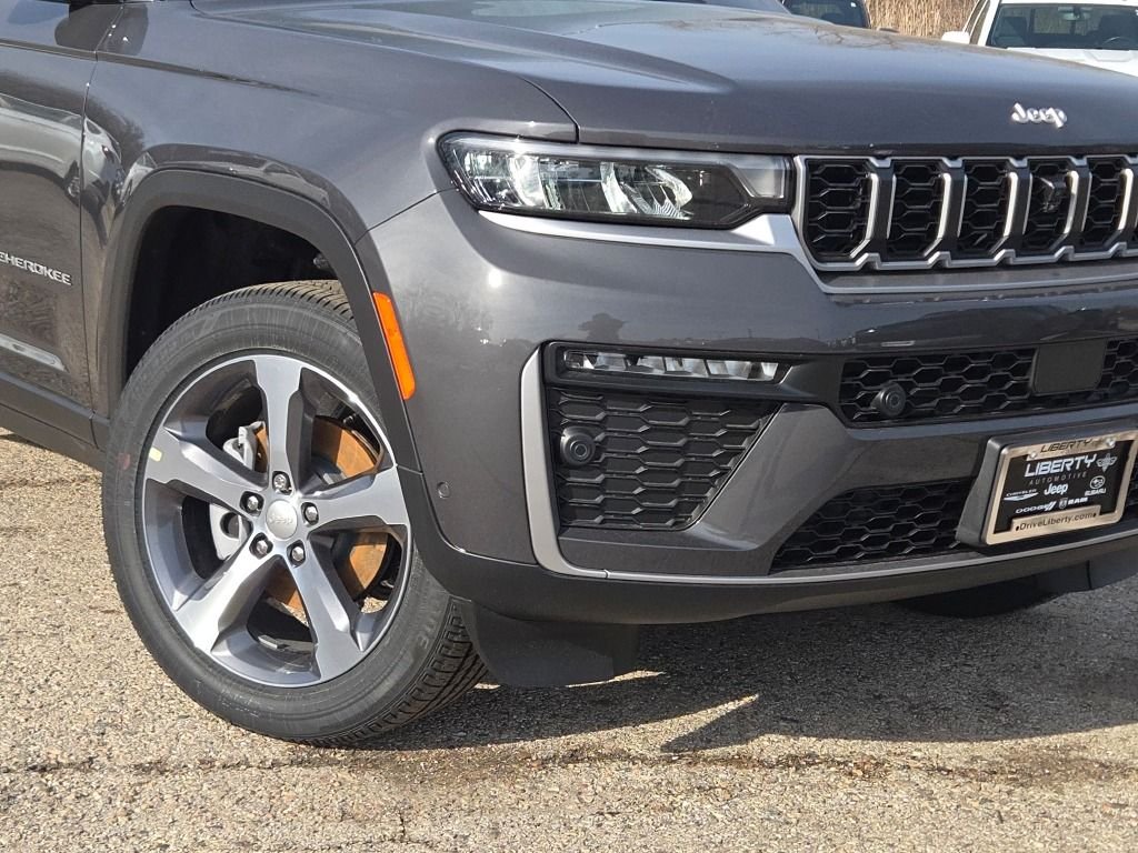 New 2026 Baltic Gray Metallic Clear-Coat Exterior Paint Jeep Limited image 5