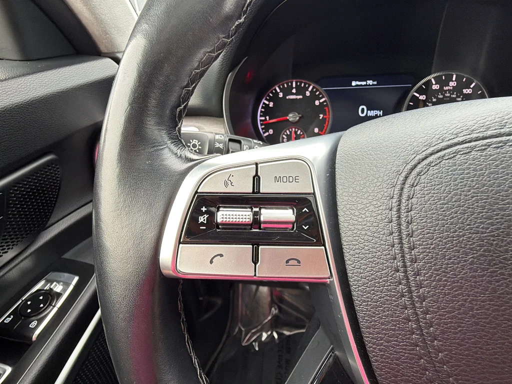 Used 2022 White Kia SX image 16