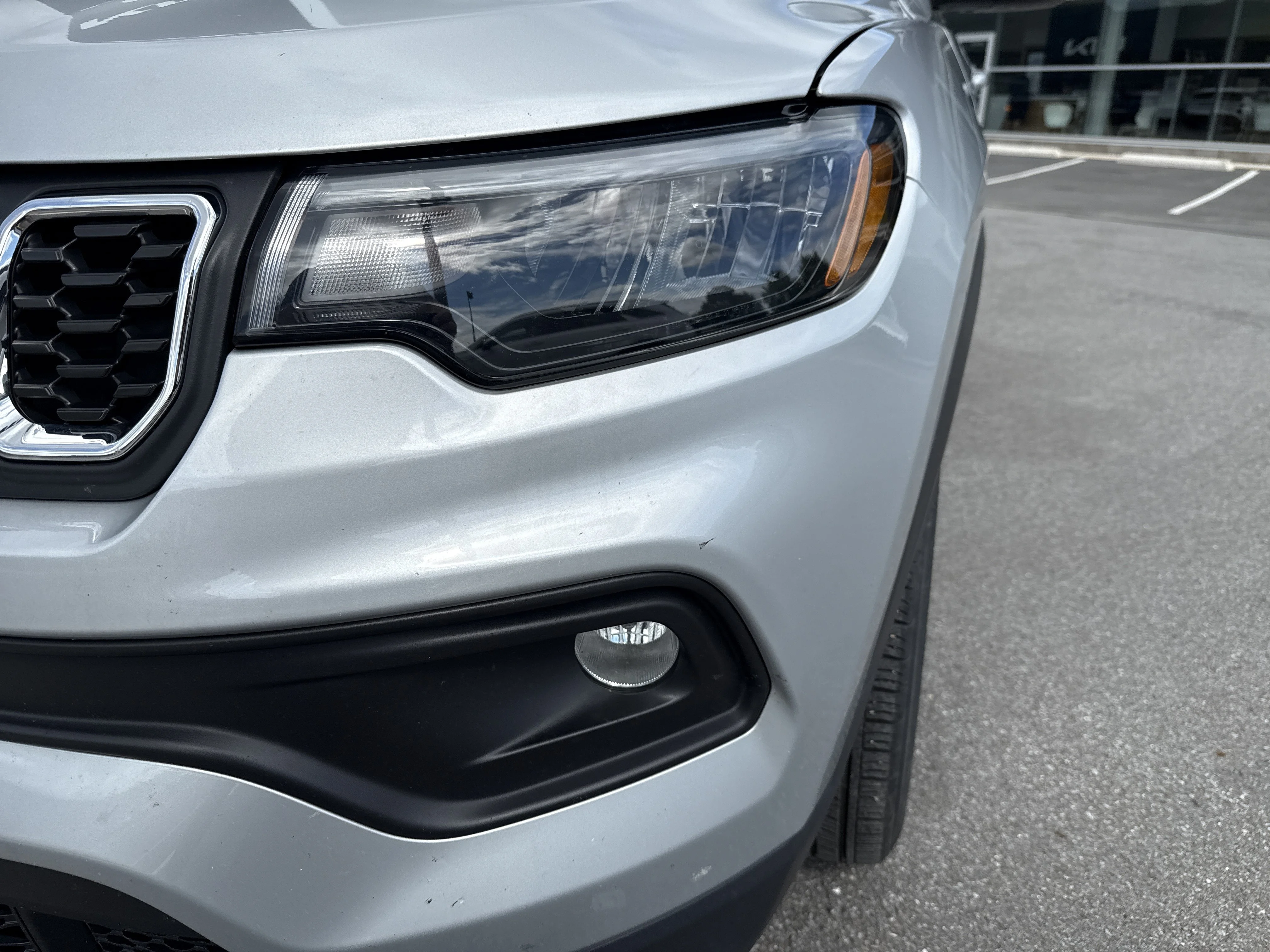 Used 2024 Silver Zynith Metallic Clearcoat Jeep Latitude image 10