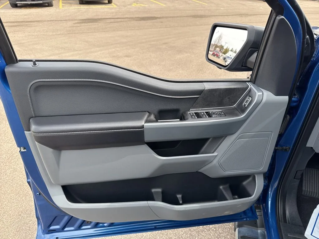 Used 2024 Atlas Blue Metallic Ford XLT image 16