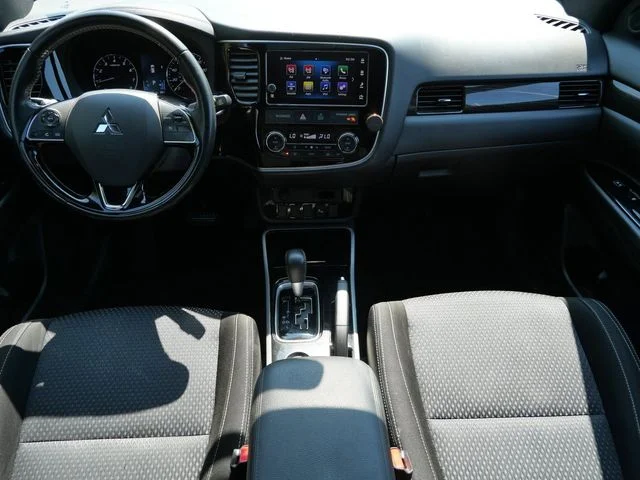 Used 2018 Rally Red Metallic Mitsubishi LE image 13