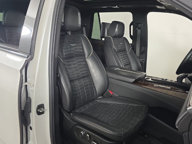 Used 2022 Crystal White Tricoat Cadillac Sport Platinum image 33