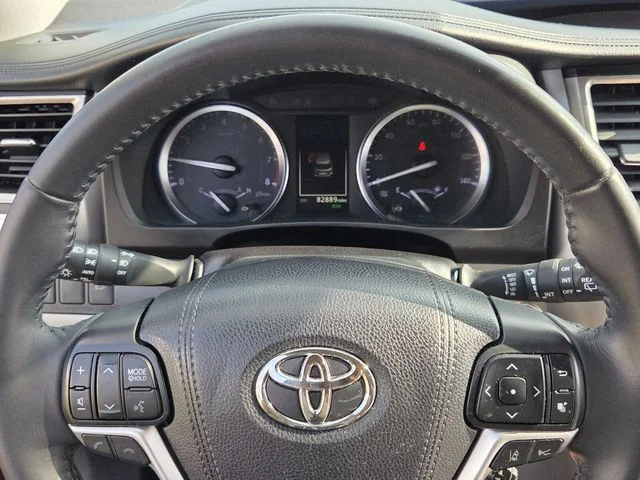 Used 2019 Gray Toyota XLE image 21