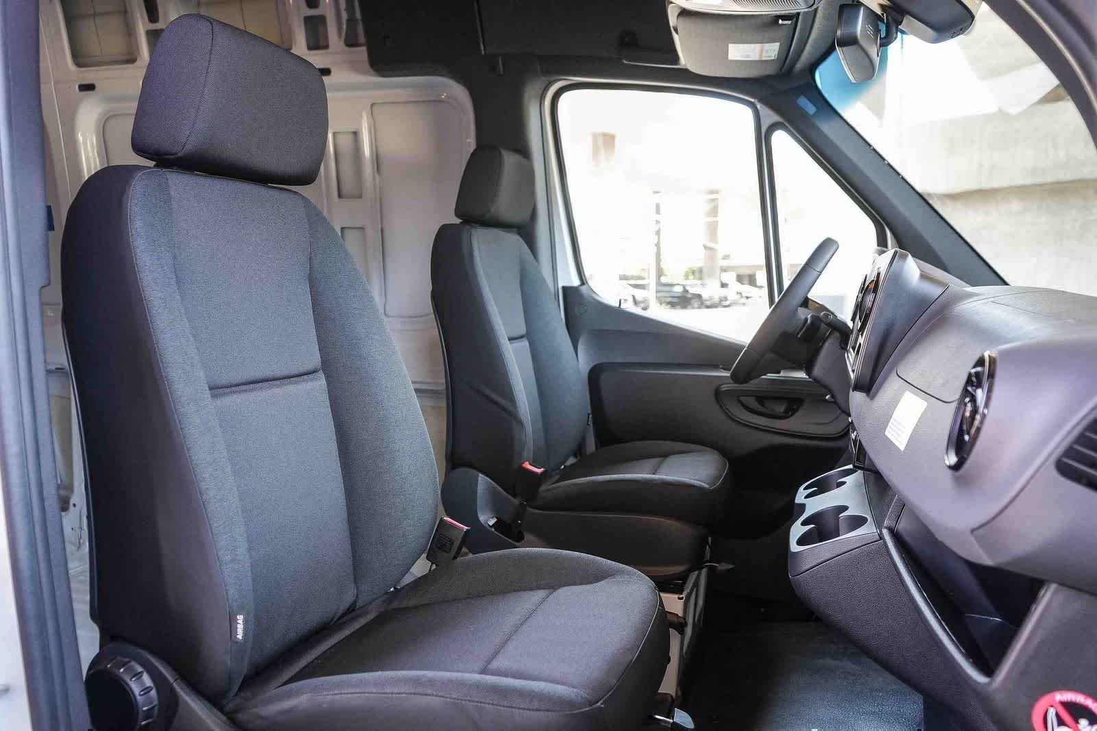 New 2026 Arctic White Mercedes-Benz Cargo 144WB High Roof RWD 2.0L I4 Diesel Turbo SO image 19