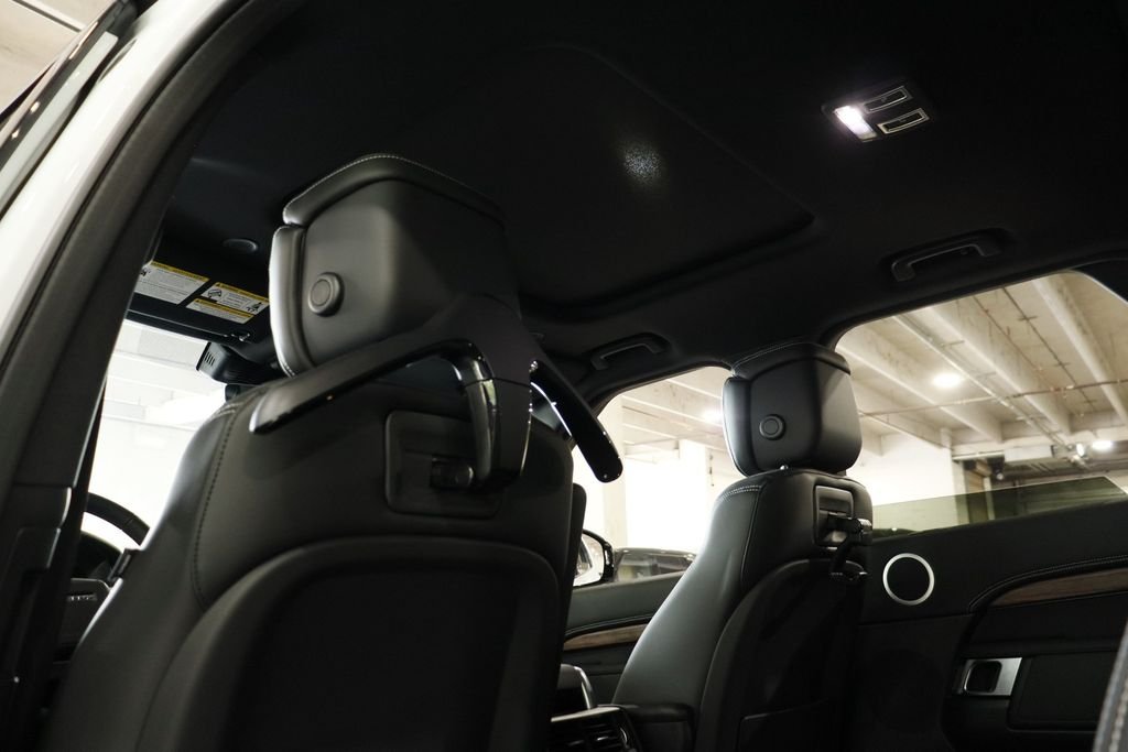 New 2026 Fuji White Land Rover Dynamic SE image 18