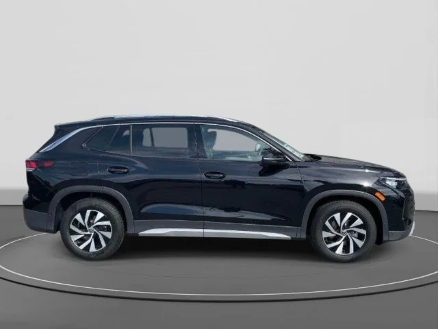 2026 Volkswagen Tiguan photo 3