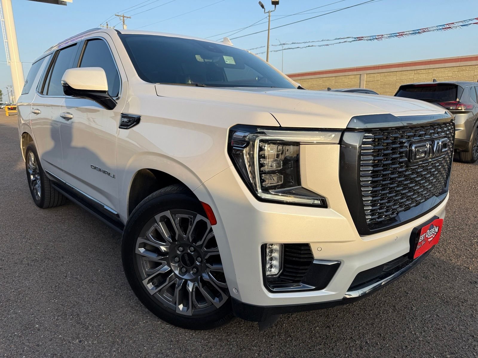 Used 2023 White GMC Denali Ultimate image 1
