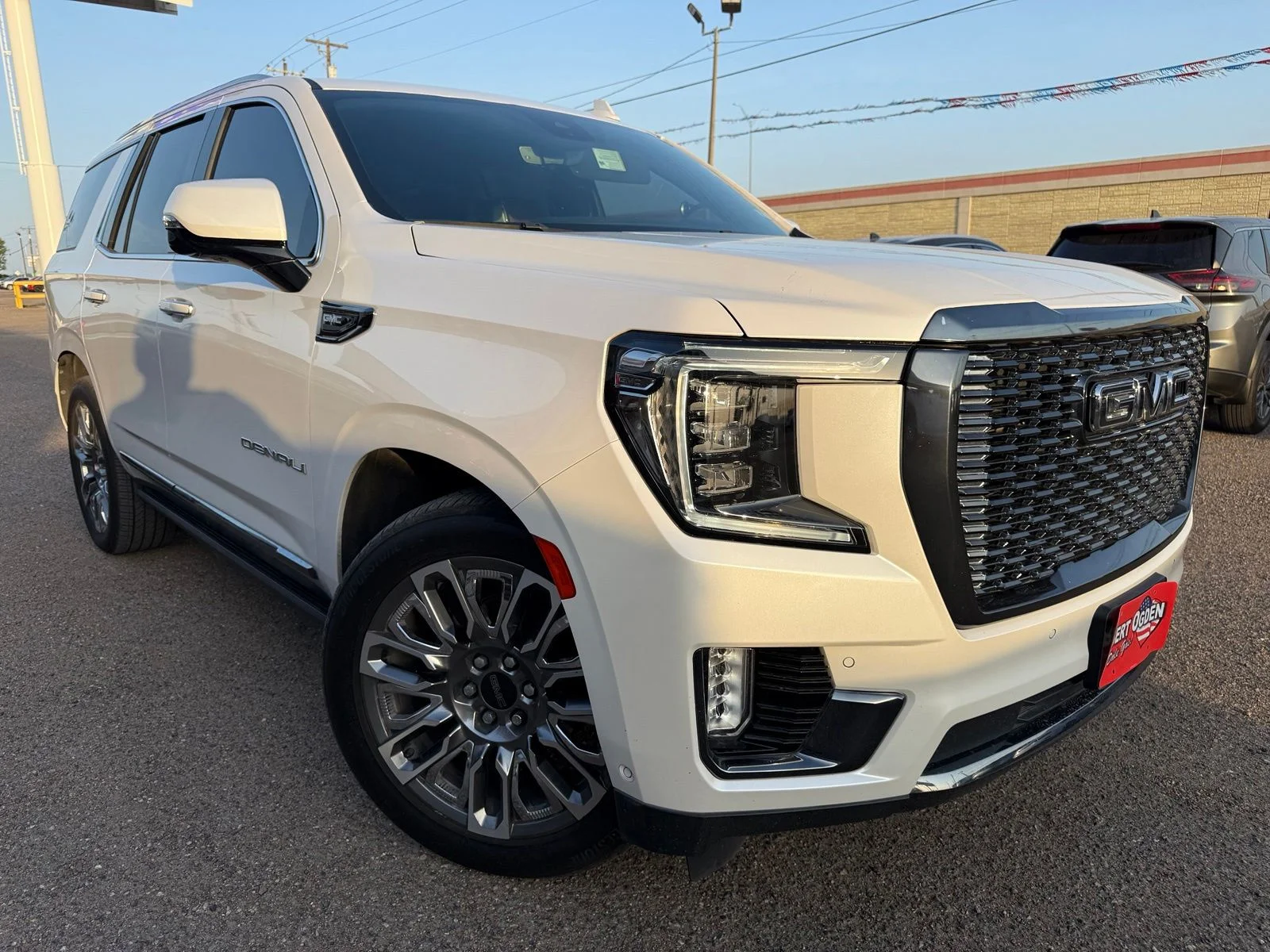 Used 2023 White GMC Denali Ultimate image 1
