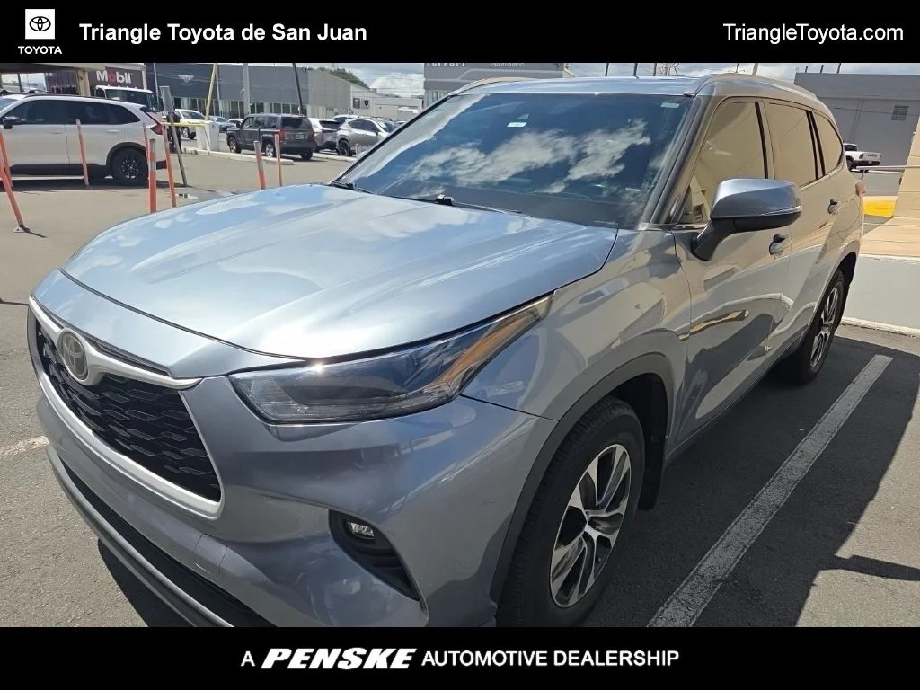 Used 2021  Toyota XLE image 1