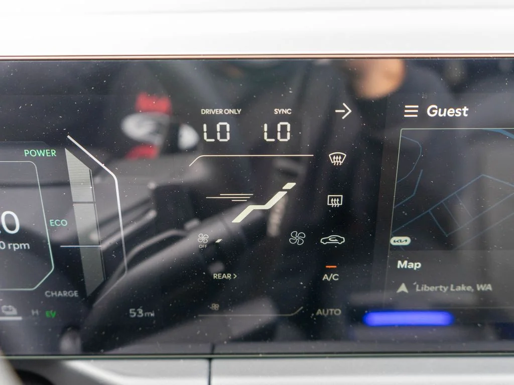 New 2027 Glacial White Pearl Kia X-LINE SX image 27