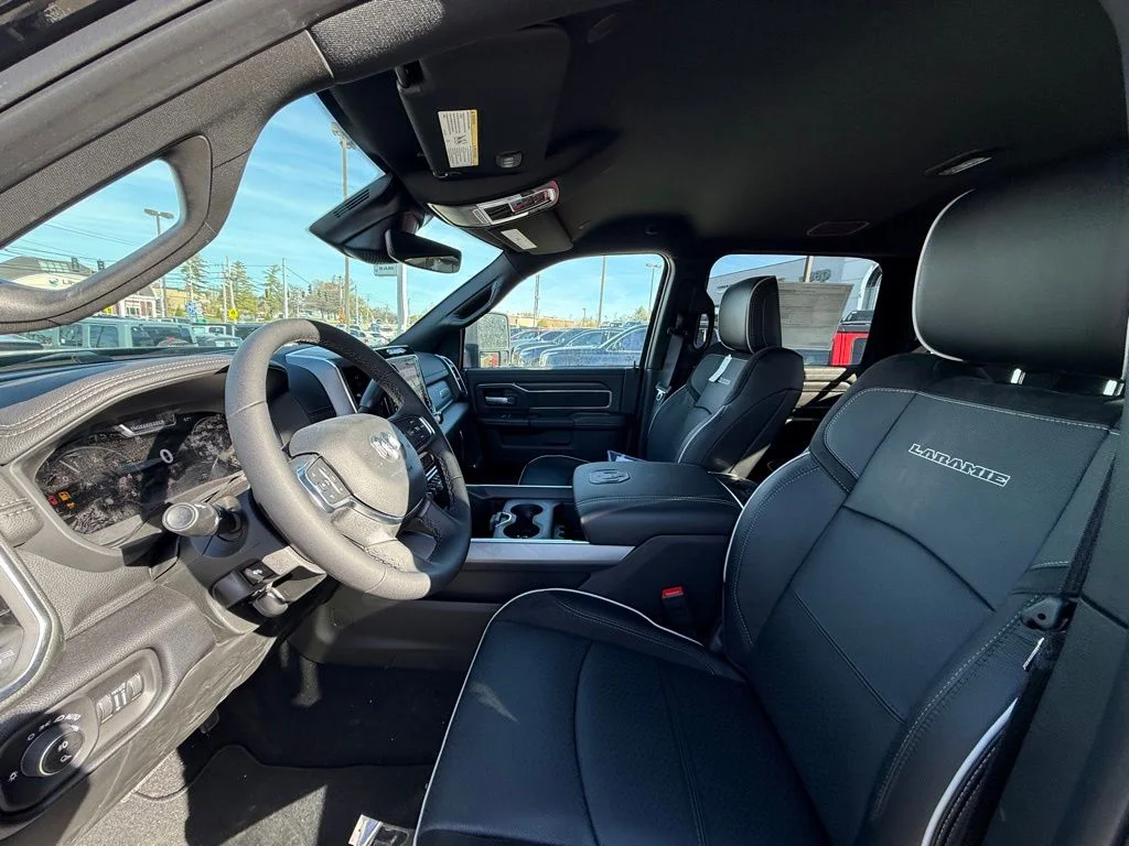 New 2026 Diamond Black Crystal Pearl-Coat Exterior Paint RAM Laramie image 12