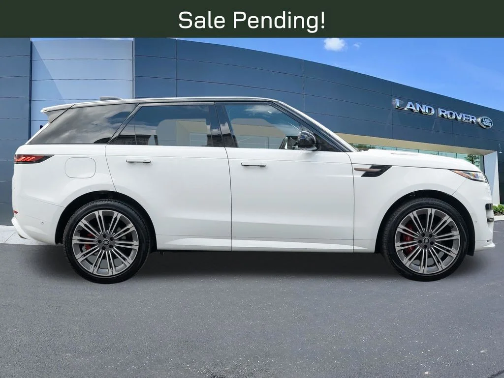 Certified Used 2023 White Land Rover SE Dynamic image 8