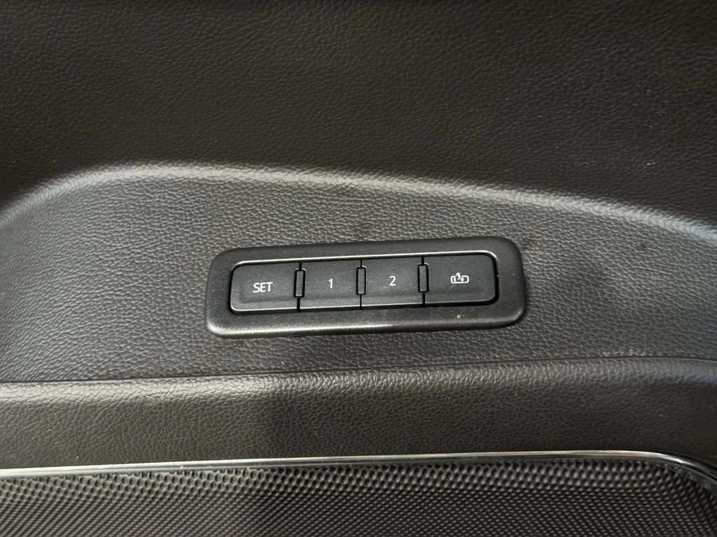 Used 2019 QUICKSILVER METALLIC GMC SLT image 20