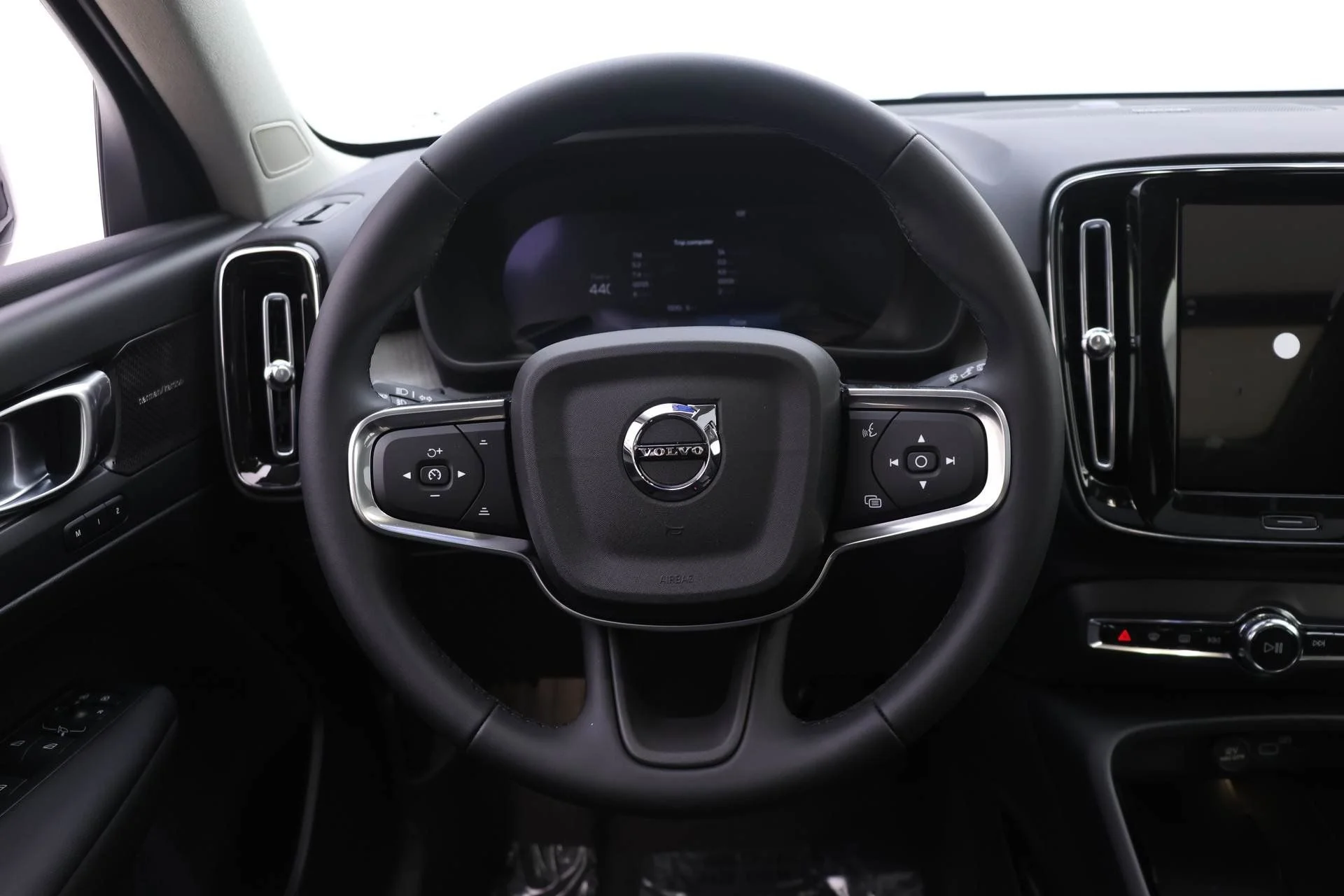 2025 Volvo XC40 Ultra - Photo 13