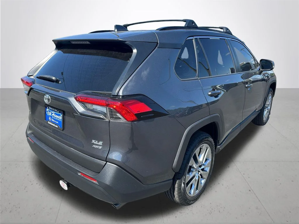 Used 2019 Gray Toyota XLE Premium image 7