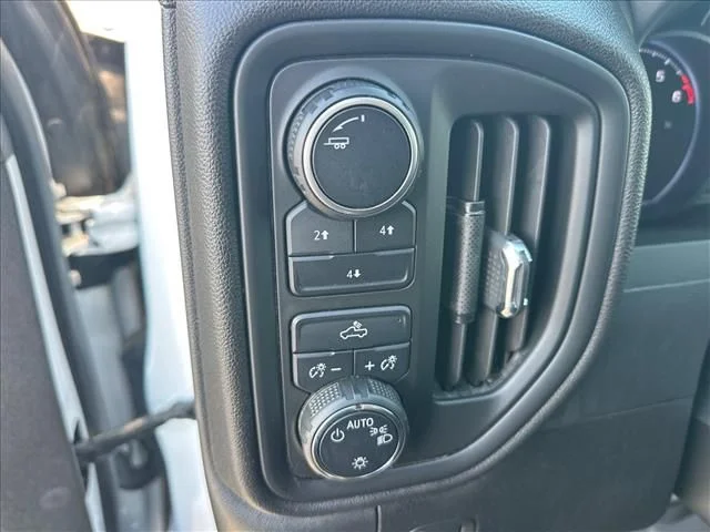 Used 2022 White Chevrolet Custom image 23