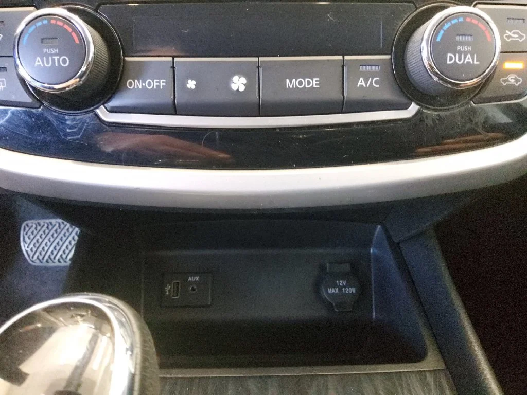 Used 2018 Blue Nissan 2.5 SL image 27