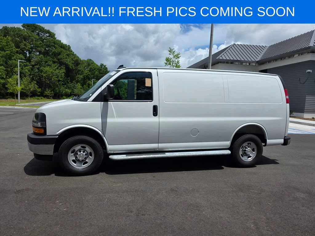 Used 2025 Summit White Chevrolet WT image 3
