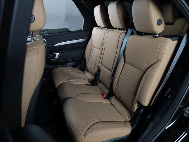 Certified Used 2025 Black Land Rover Dynamic SE image 5