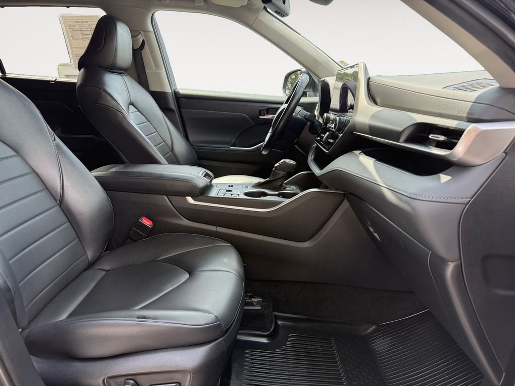 Used 2023 Black Toyota XLE image 15