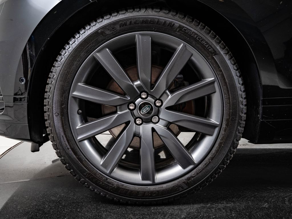 Used 2019 Santorini Black Metallic Land Rover R-Dynamic SE image 13