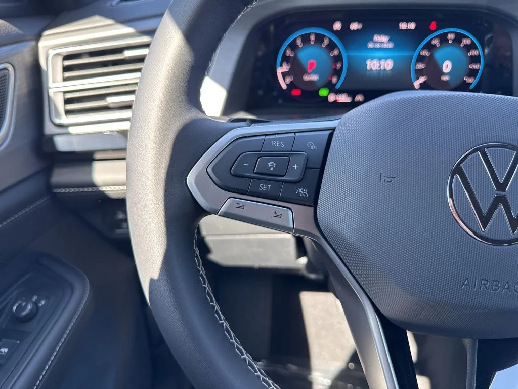 New 2026 Black Volkswagen 2.0T SE image 33