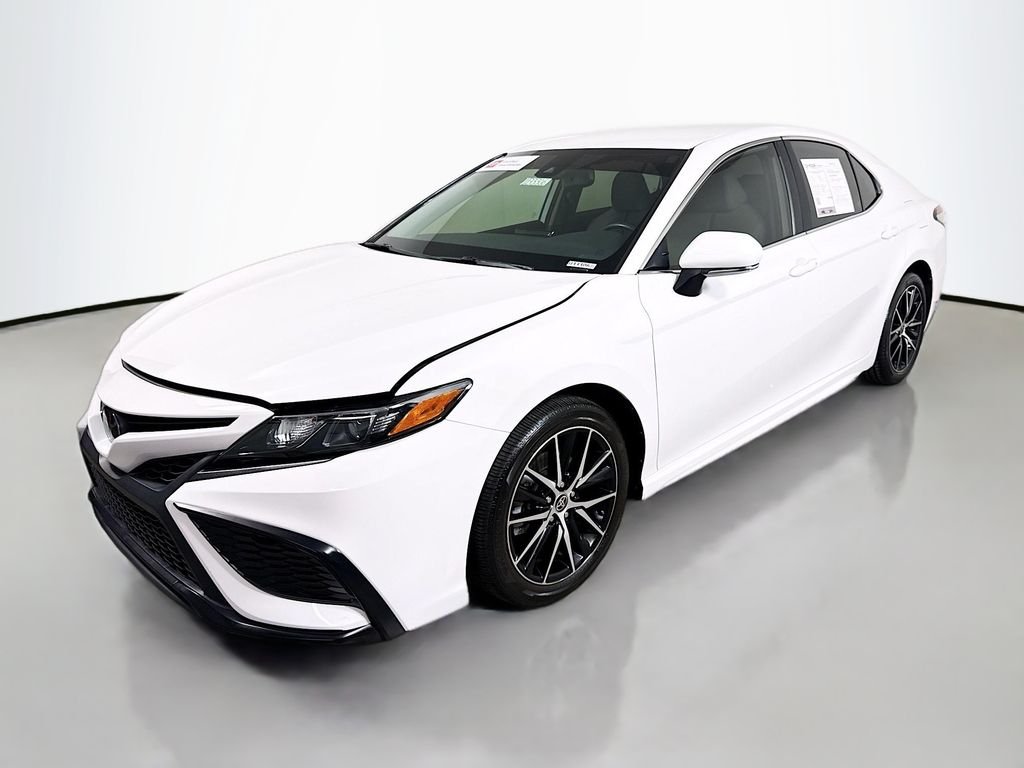 Used 2023 Ice Cap Toyota SE image 3