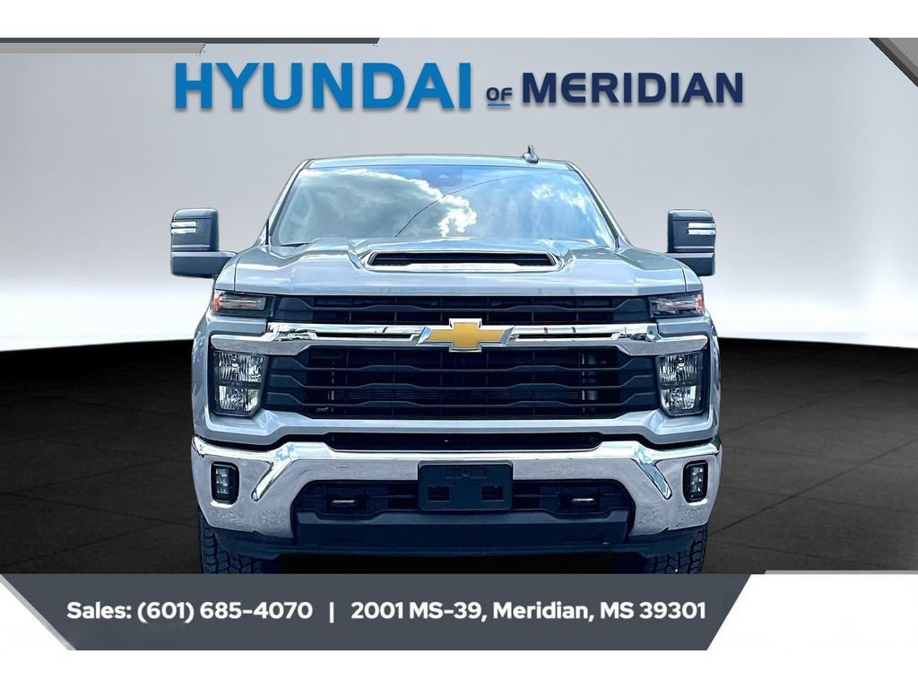 Used 2025 STERLING GRAY METALLIC Chevrolet LT image 3