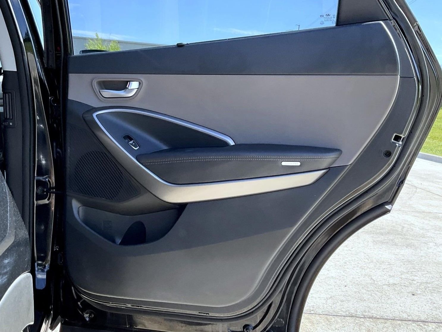 Certified Used 2019 Black Hyundai SE image 18