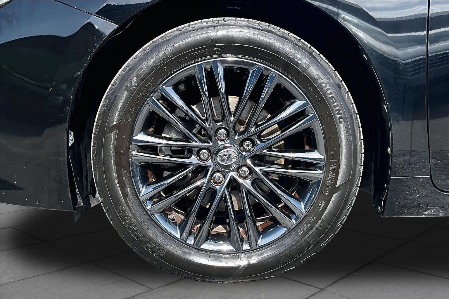 Used 2015 Obsidian Lexus  image 11