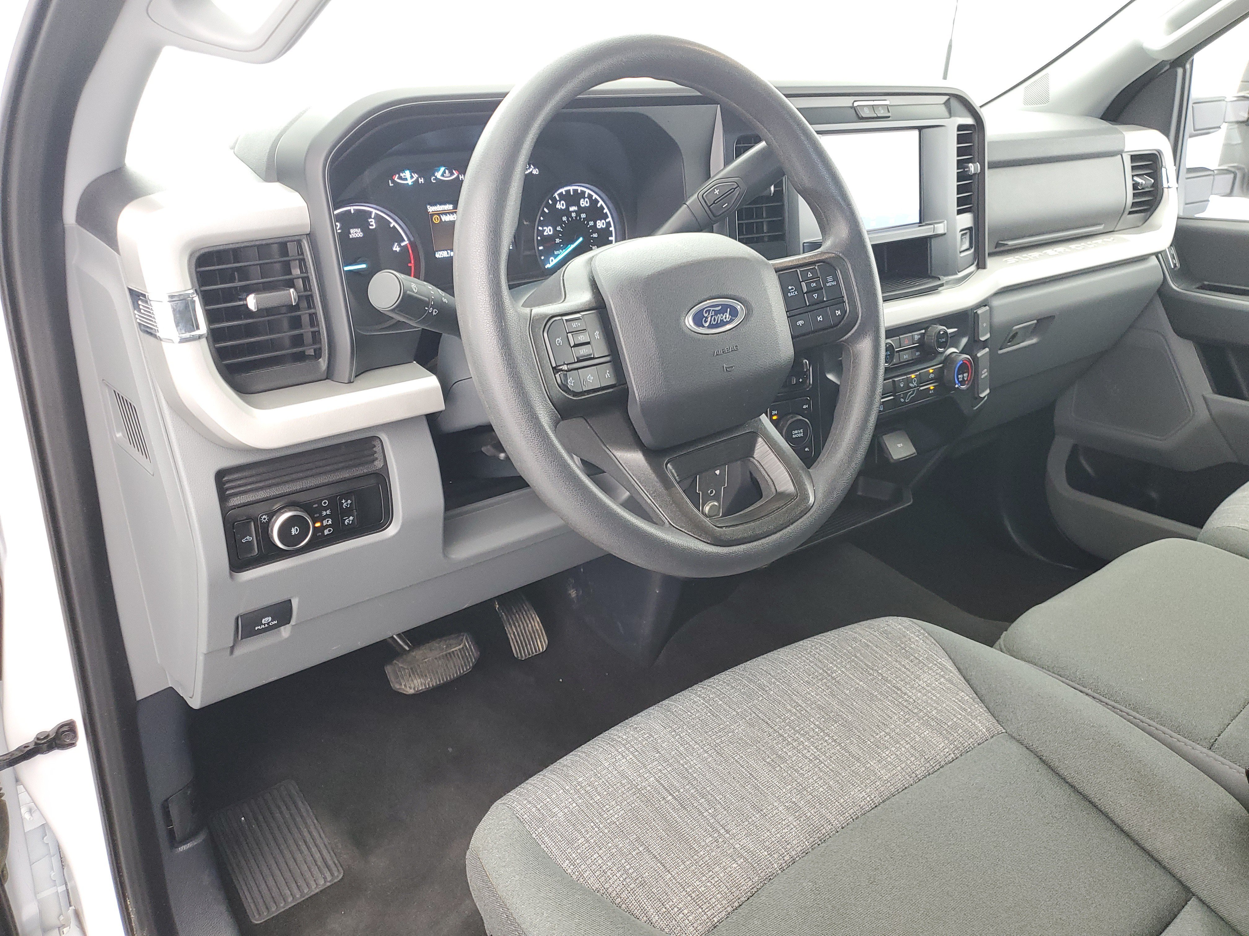 Used 2025 Oxford White Ford XLT image 17